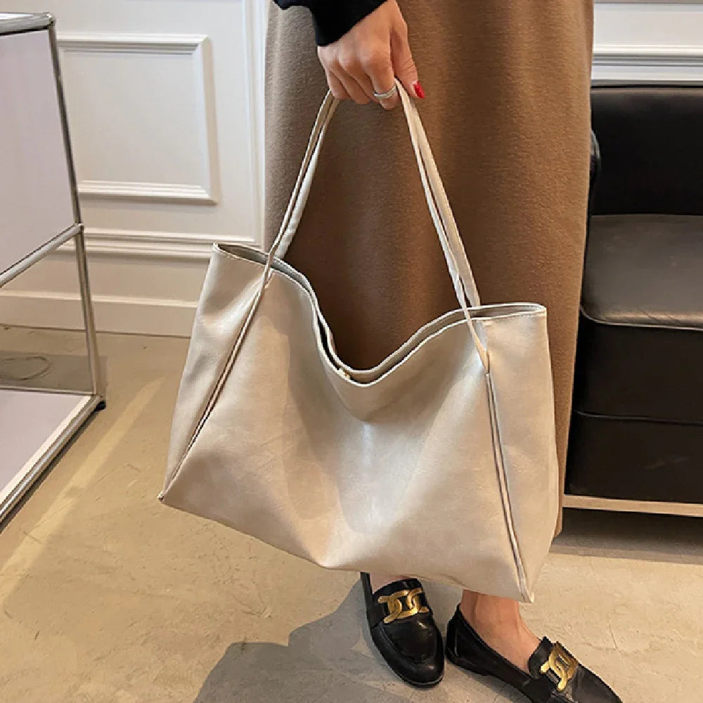 Stylish beige tote bag for women, perfect for fashion and travel with durable design